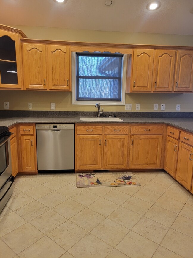 Building Photo - 544 Snead Dr