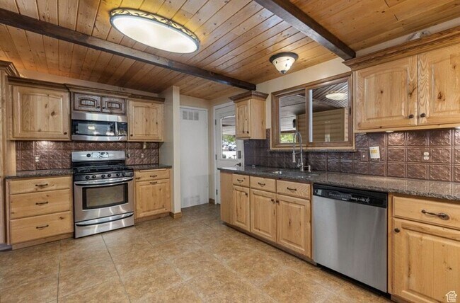 Building Photo - Single Family Home Close to SUU and Cedar High School