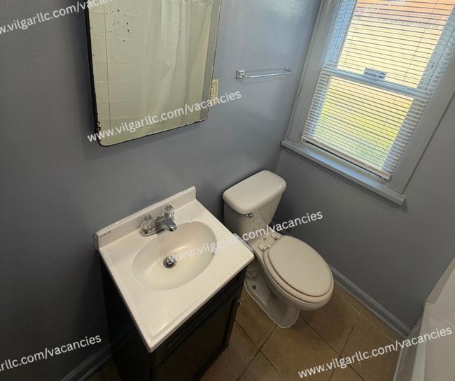 Building Photo - 727 Mount
