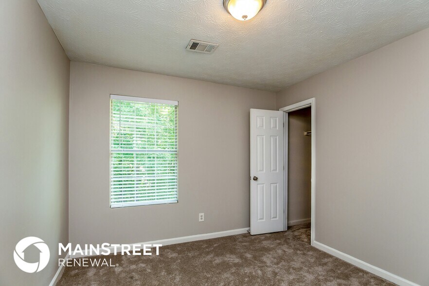 Building Photo - 1305 Sandybrook Ct