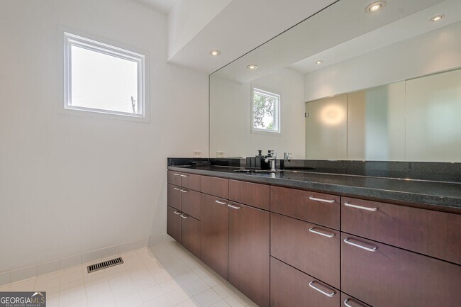 Building Photo - 2269 Briarwood Hills Dr NE