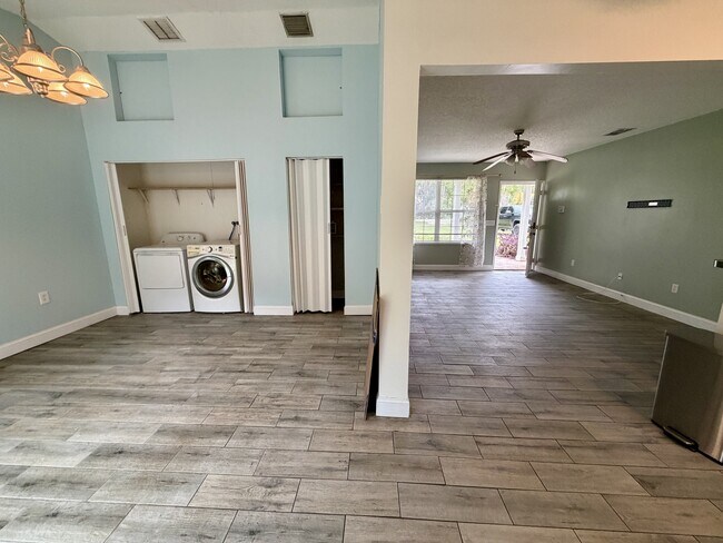 Building Photo - 102 Lake Charles Rd