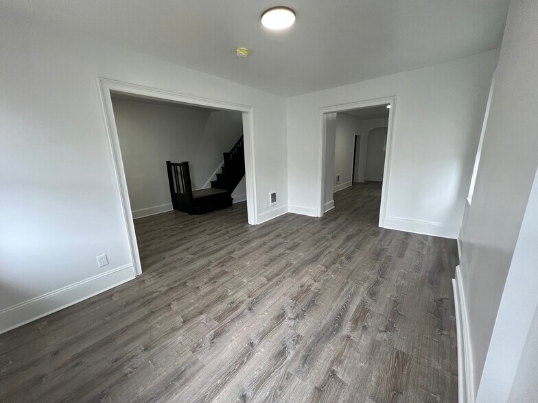 Building Photo - 919 Elsinore Pl