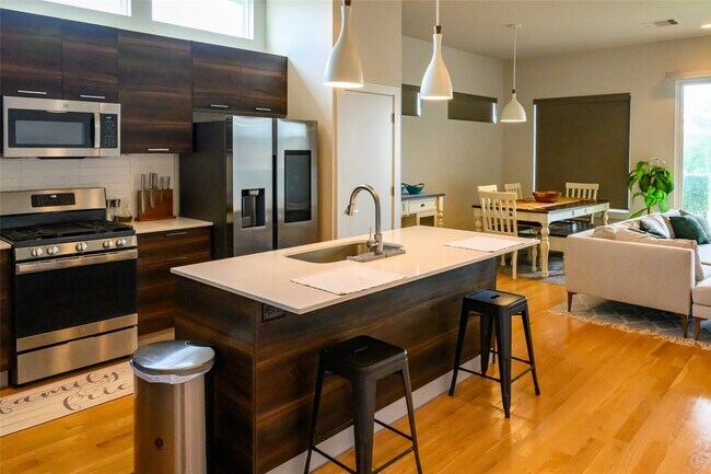 Building Photo - 4618 Nichols St