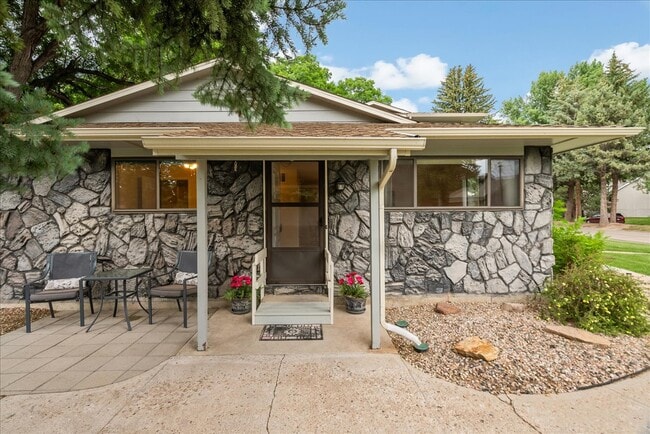 Primary Photo - 1001 Strachan Dr