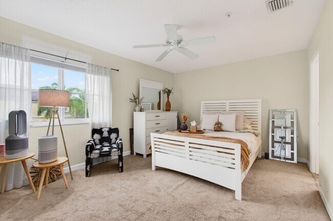 Building Photo - 321 Bayfront Dr