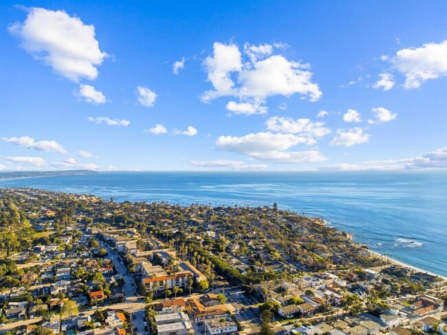 Building Photo - 6333 La Jolla Blvd