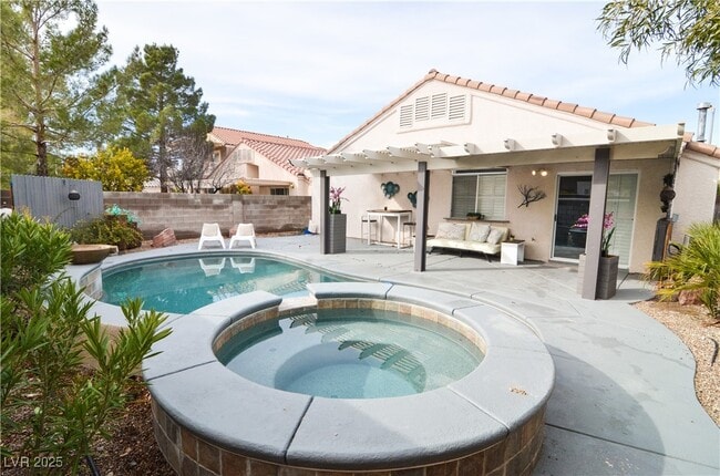 Building Photo - 3185 Castle Canyon Ave