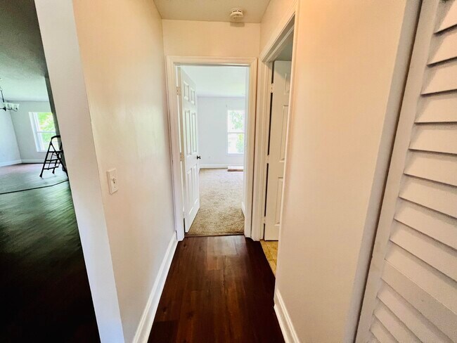 Building Photo - 2485 Stonegate Dr