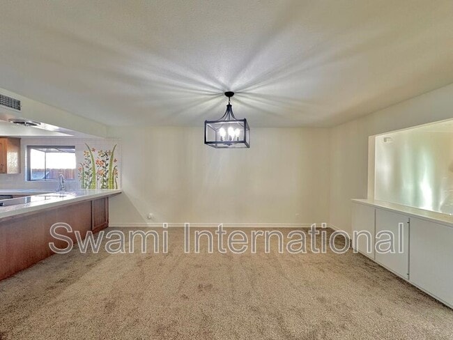 Building Photo - 1820 Avenida Estudiante