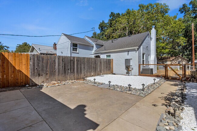 Building Photo - 4028