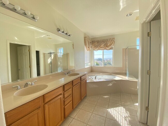 Building Photo - Mediterranean-style 4-bedroom in Seaside Highlands!