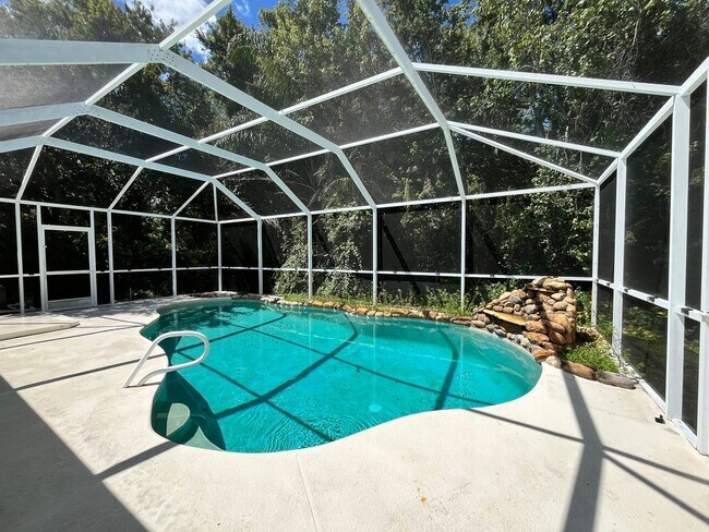 Building Photo - Bay Meadows 3/2 pool home!!!