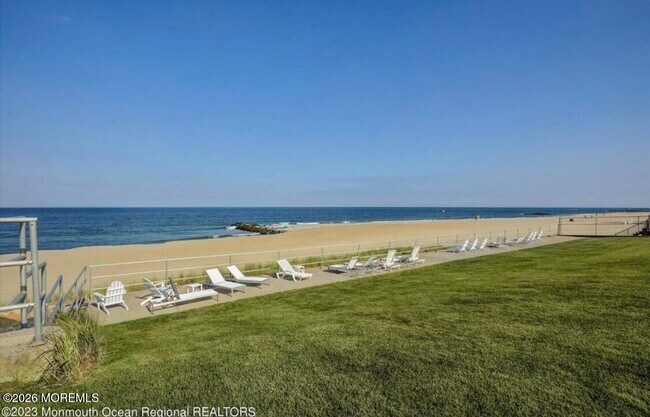 Building Photo - 1 Roseld Ave