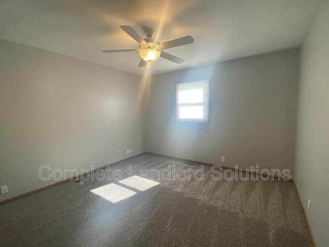 Building Photo - 4705 N Show St