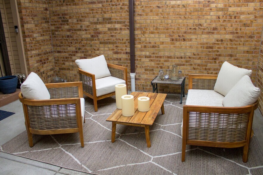 Building Photo - 8365 E Radcliff Ave