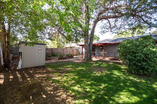 Building Photo - Charming 4 Bedroom, 1.75 Bath Brick Ranch Near Old Town!