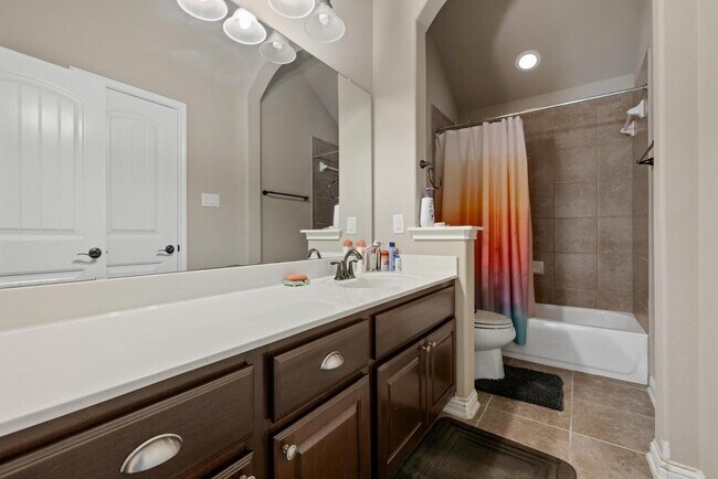 Building Photo - 614 Spanish Mustang Dr