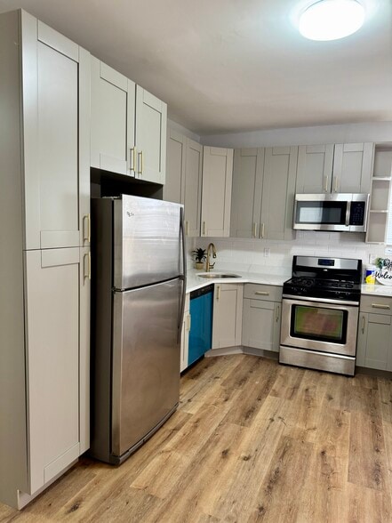 Building Photo - 303 Renner Ave