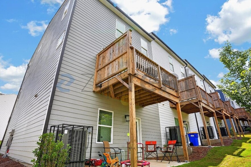 Building Photo - Unit
