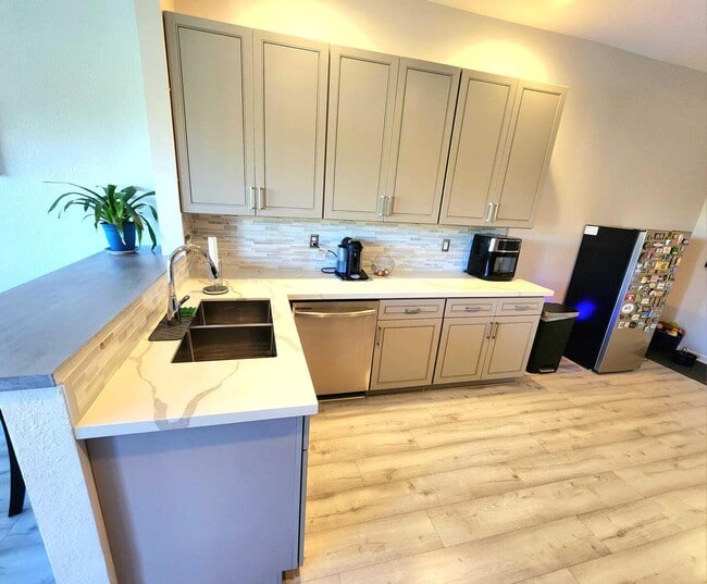 Building Photo - 2247 SW Cape Cod Dr