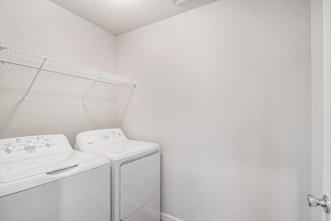 Building Photo - Newly Constructed Five Bedroom Home in Por...