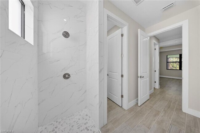 Building Photo - 1204 Moore Ave