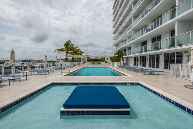 Building Photo - 4250 Biscayne Blvd