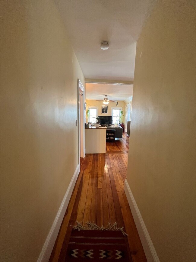 Building Photo - 21 Chandler St