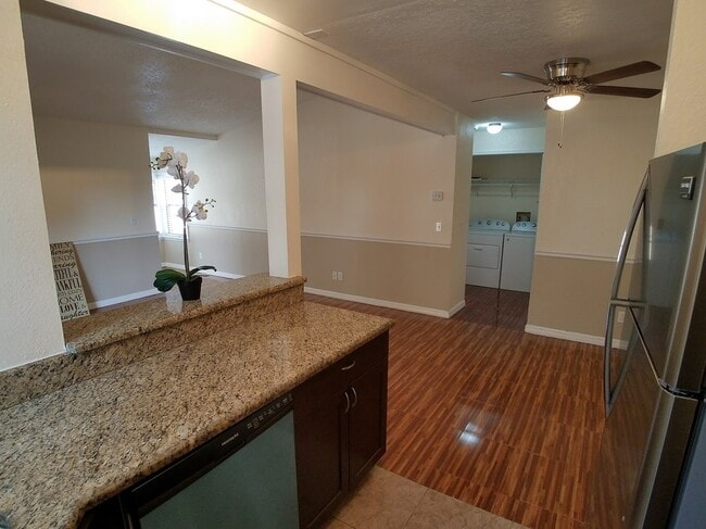 Building Photo - Beautiful Remodeled 1/1 Condo x Rent @ Winter Park in front of Full Sail.