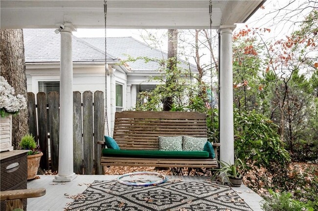 Building Photo - 952 Myrtle St NE