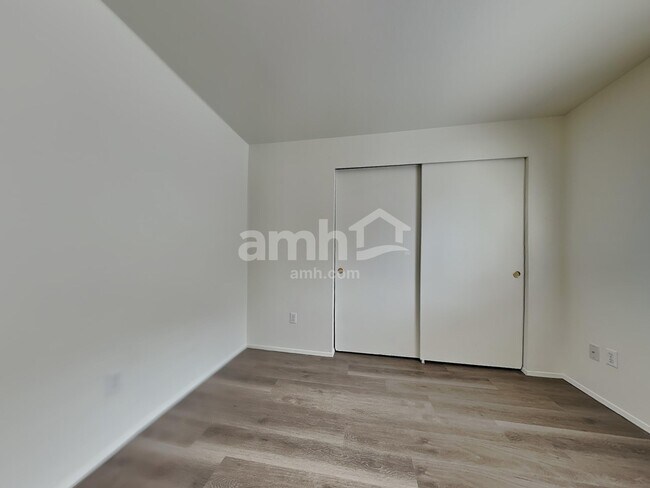 Building Photo - 18631 29th Ave E