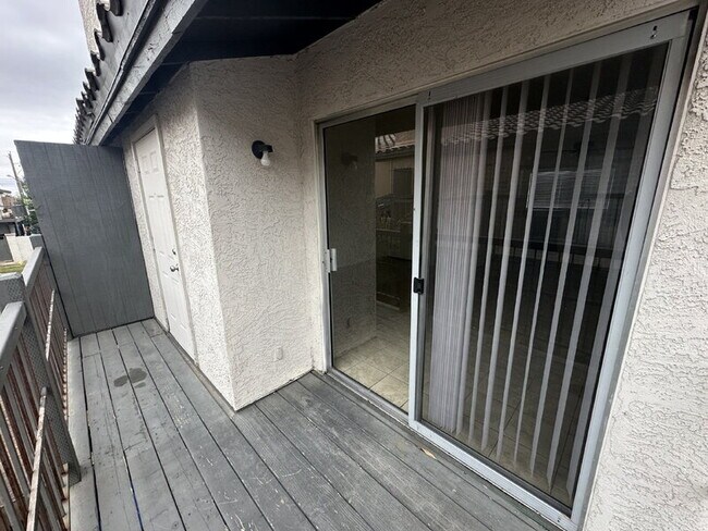 Building Photo - 1559 W Mercer Ln