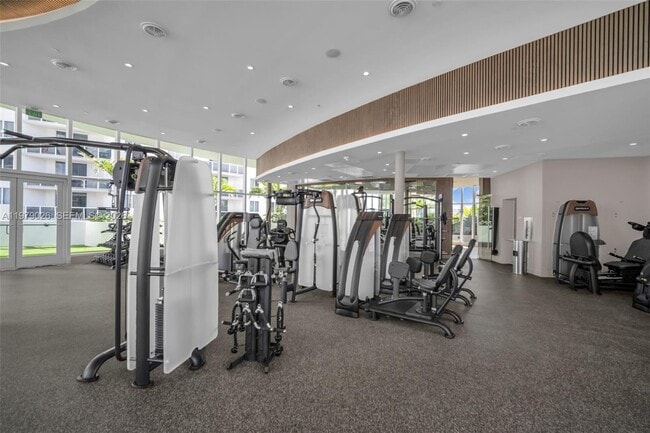 Building Photo - 700 NE 24th St