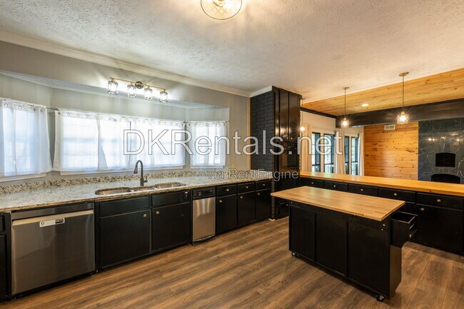 Building Photo - 2133 Cooper Way