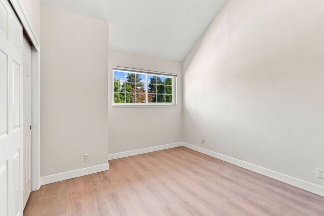 Building Photo - 22555 Kinst Ct