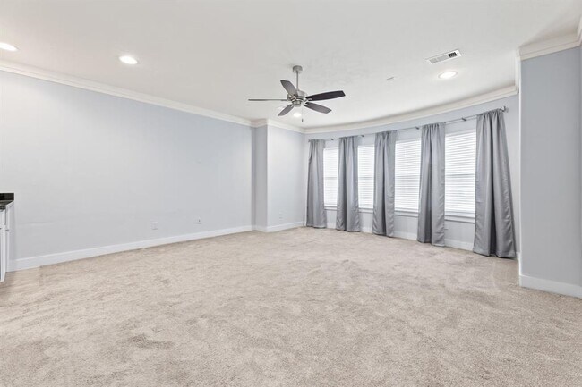 Building Photo - 4711 San Jacinto St