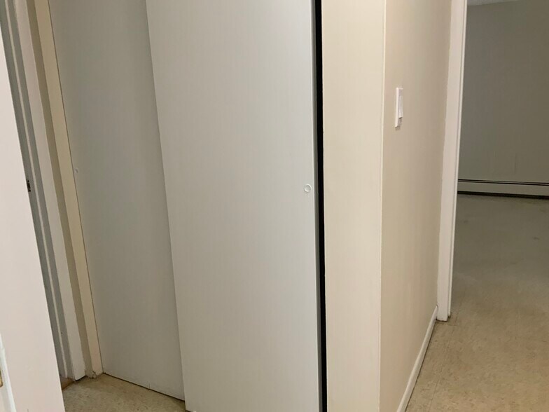 Building Photo - 300 Ketchamtown Rd