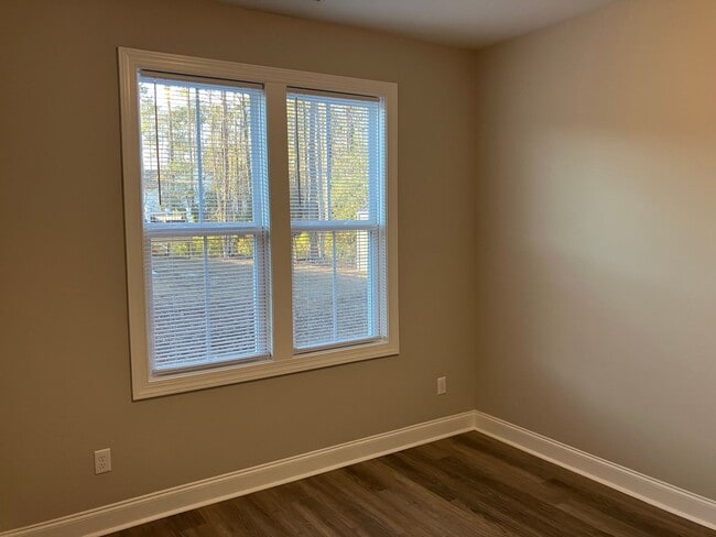 Building Photo - 3 Bedroom 2 Bathroom house located in Mill Creek Cove