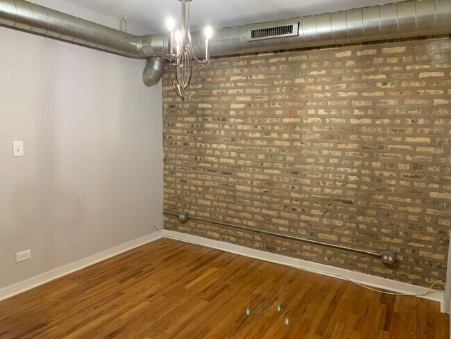 Building Photo - 7508 N Damen Ave