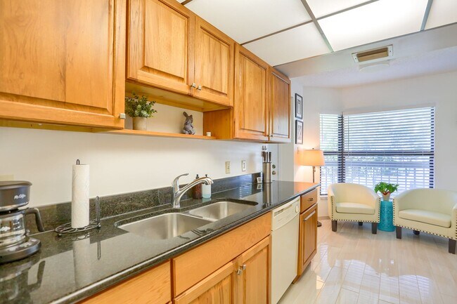 Building Photo - 2/2 UNFURNISHED Condo in Pasadena Cove. Ne...