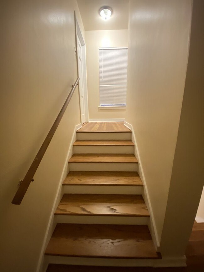 Building Photo - Bryn Mawr