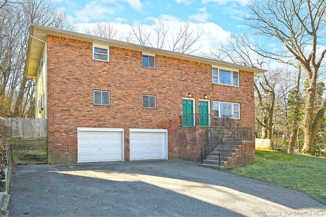 Building Photo - 8 Harbor Hill Rd
