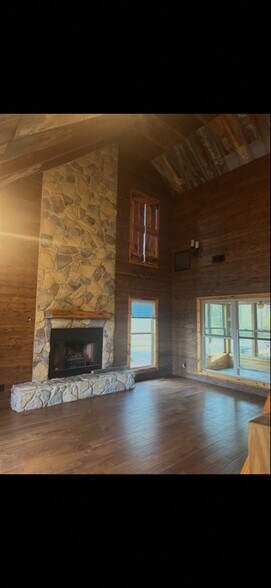 Building Photo - 2042 Mud Rd