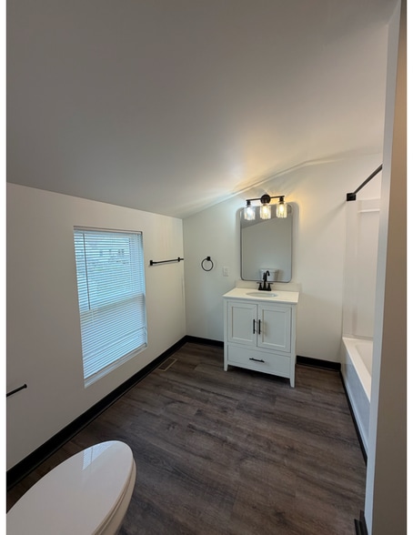 Building Photo - 2819 White Oak Dr