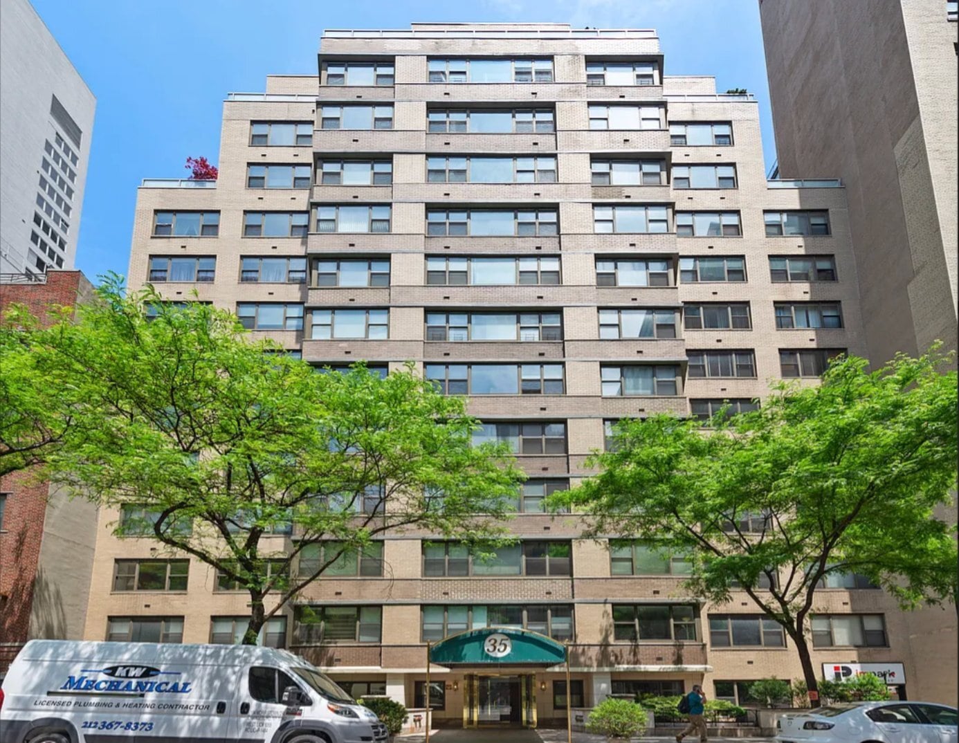 Building Photo - 35 E 38th St