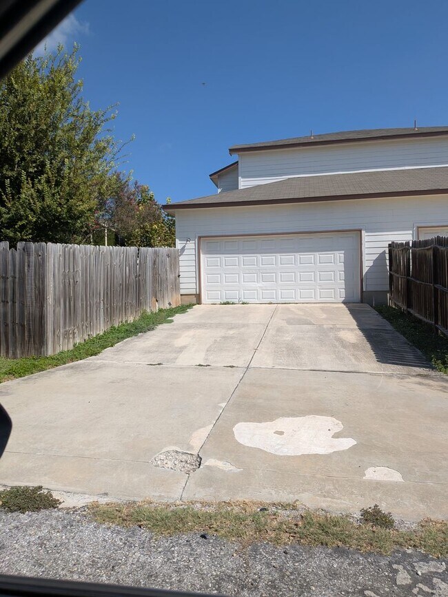 Building Photo - 5826 Grandwood Dr