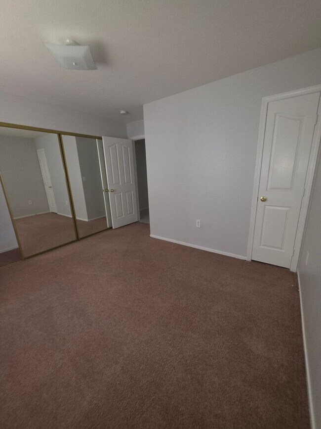 Building Photo - 8452 Boseck Dr