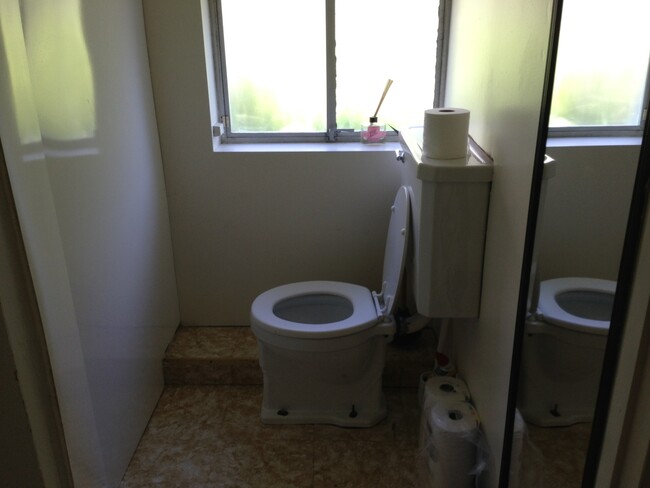 Building Photo - Great 3Bed/1.25 bath in Sweet Location!!