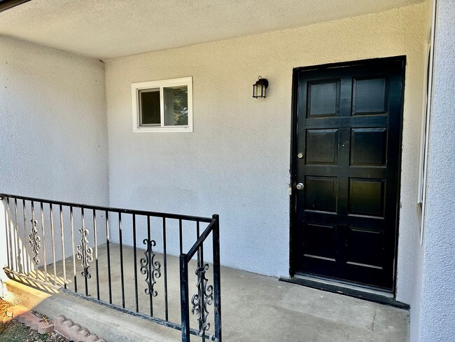Building Photo - Charming 3 Bed/ 2 Bath Home in Clovis